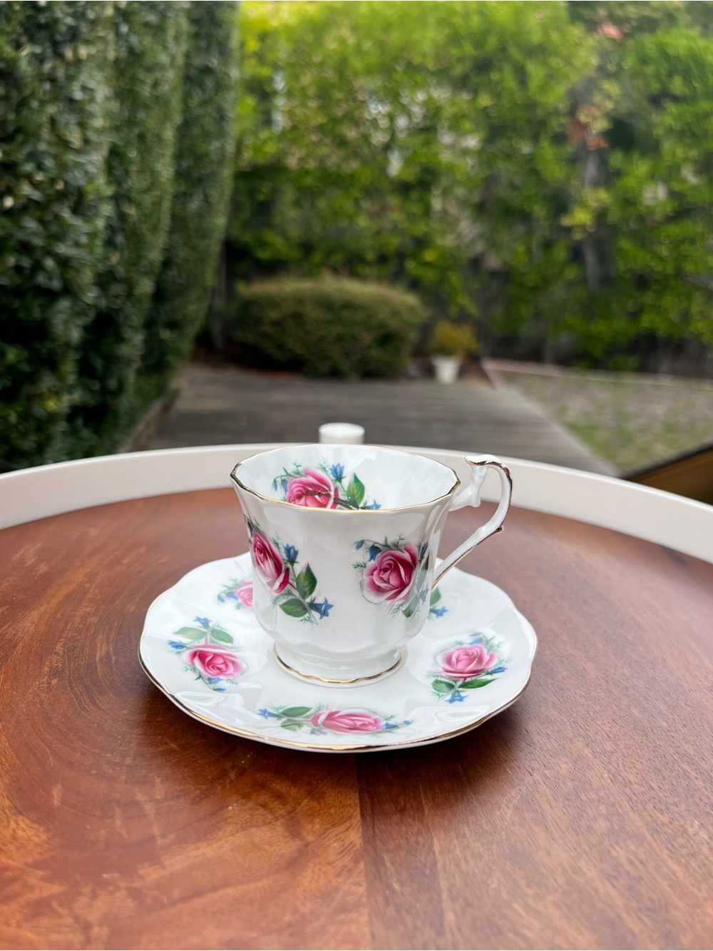 Vtg Elizabethan Fine Bone China Standard Teacup and Saucer
Pink Rose Pattern Set